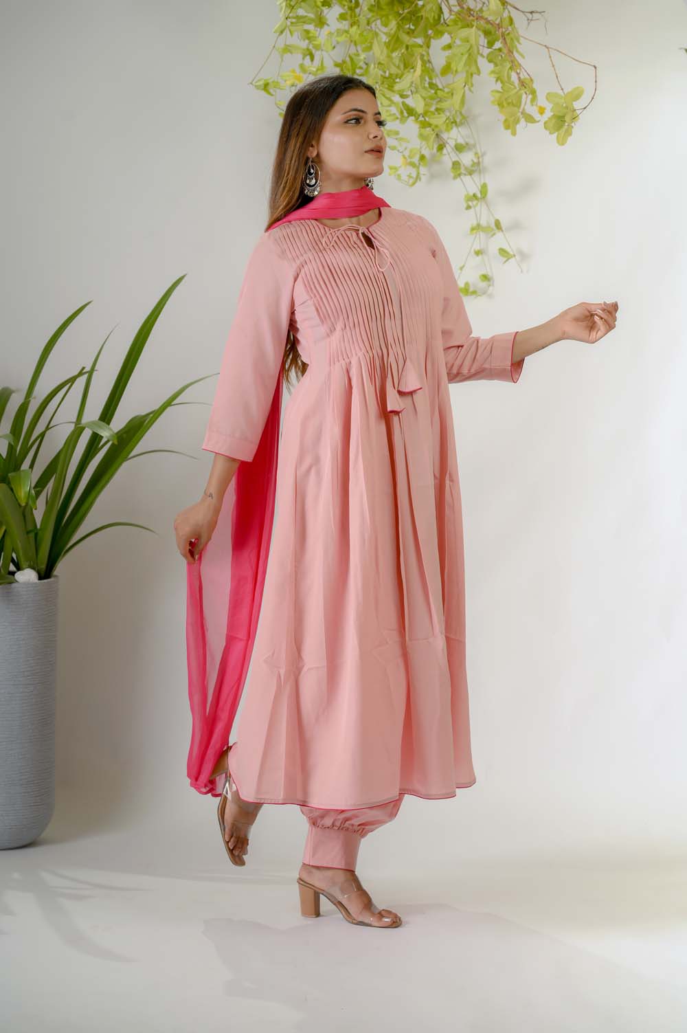 Hue Of Pink Ethnic Wear Kurta Set For Women - Side View | Oopnik