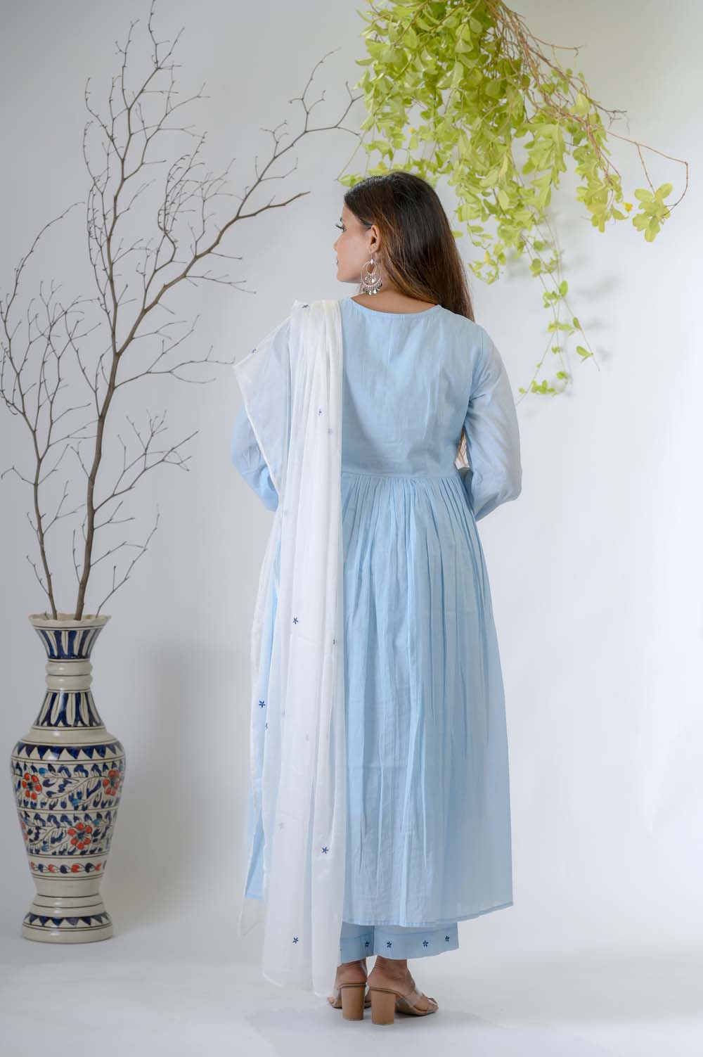 Blue Festive Wear Flower Motif Embroidered Kurta Set For Women - Back View | Oopnik