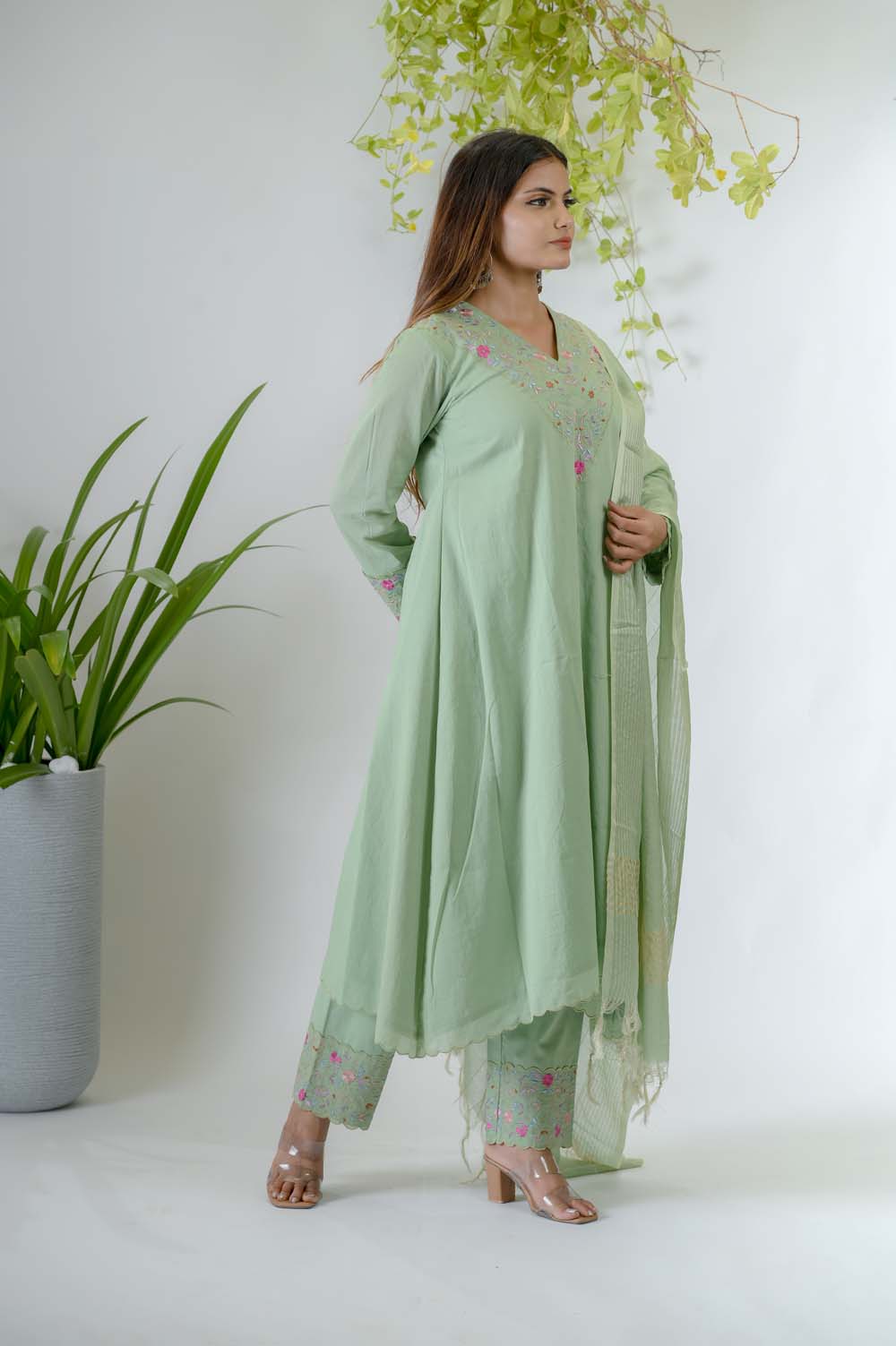 Green Festive Wear Kurta Set with Silk Thread & Zari Embroidery - Side View | Oopnik