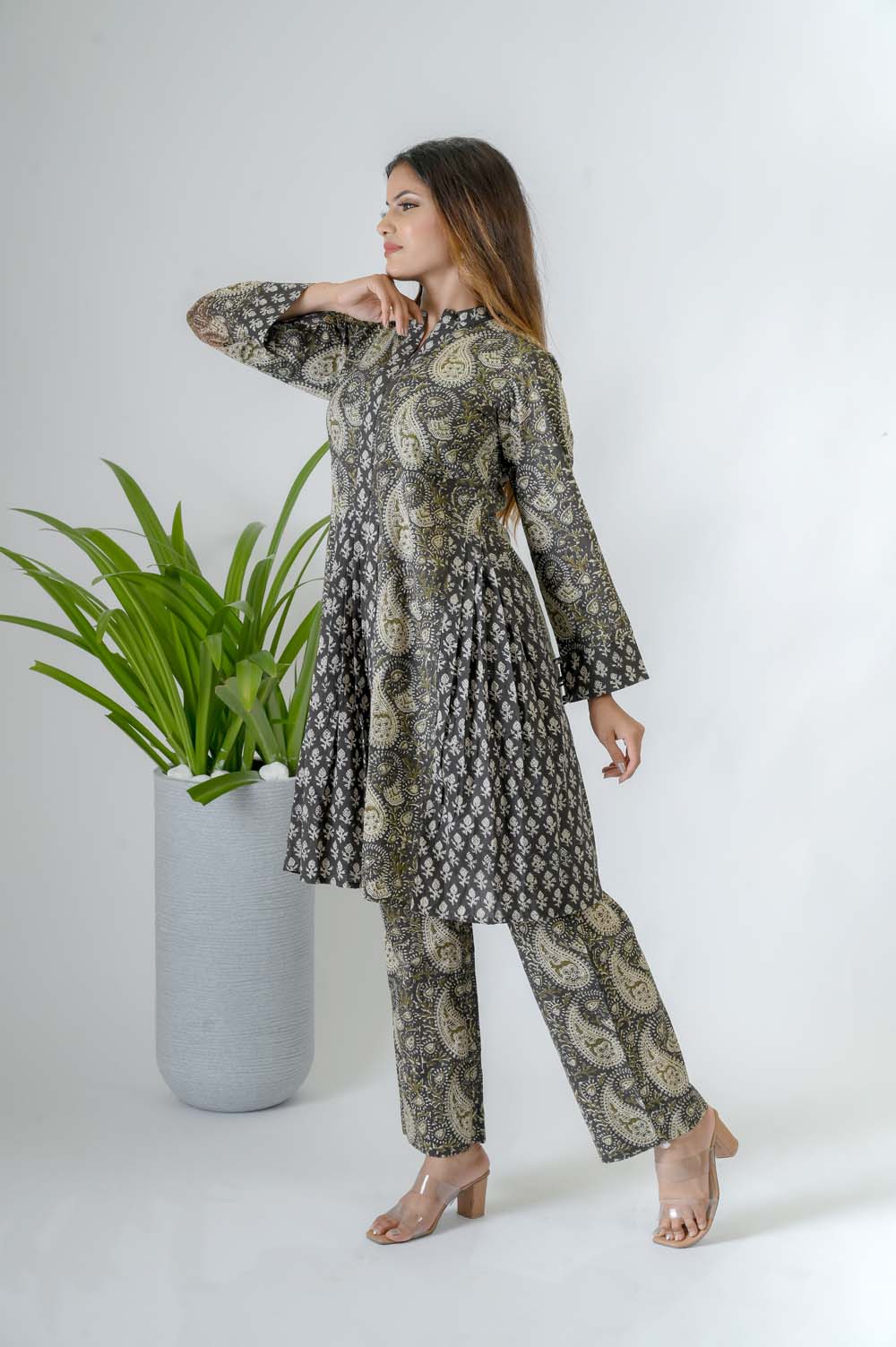 Dark Green Bagru Print Cotton Co-ord Set for Women - Side View | Oopnik