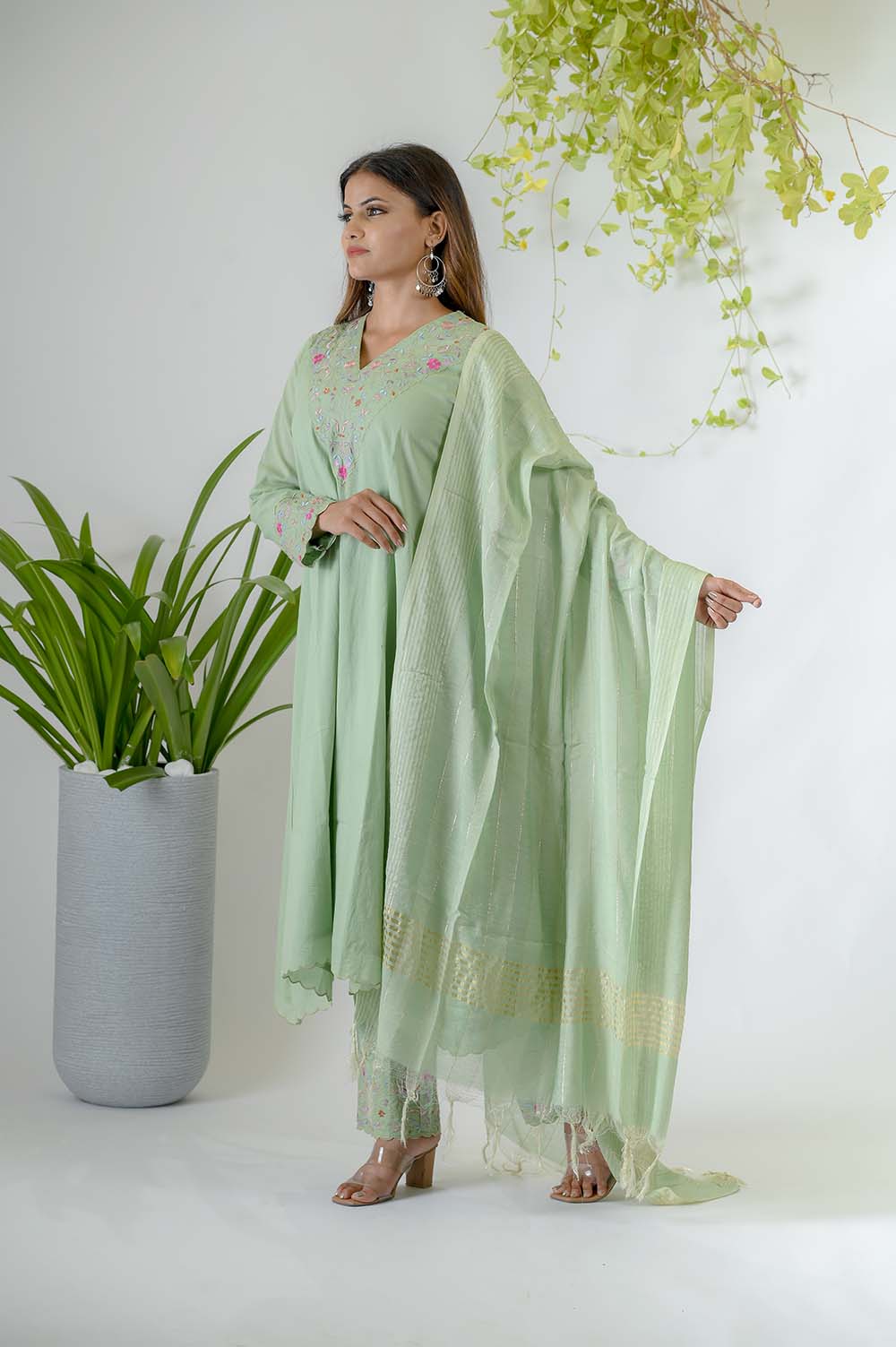 Green Festive Wear Kurta Set with Silk Thread & Zari Embroidery - Side View | Oopnik