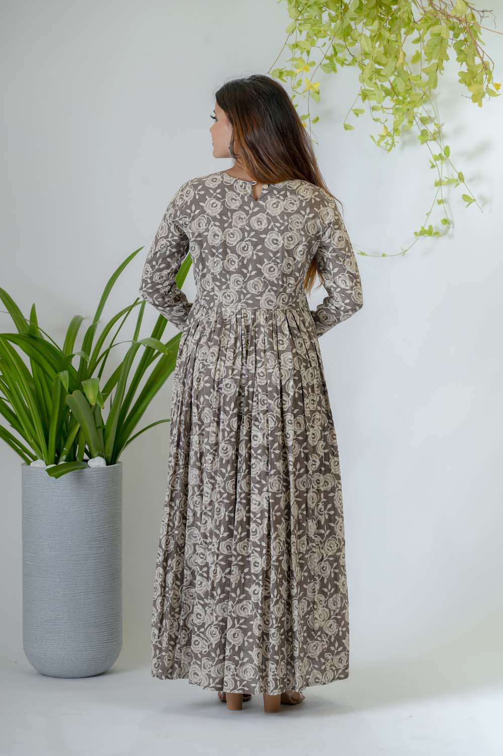 Dark Grey Cotton Zari Work Festive Wear Kurta Set - Back View | Oopnik