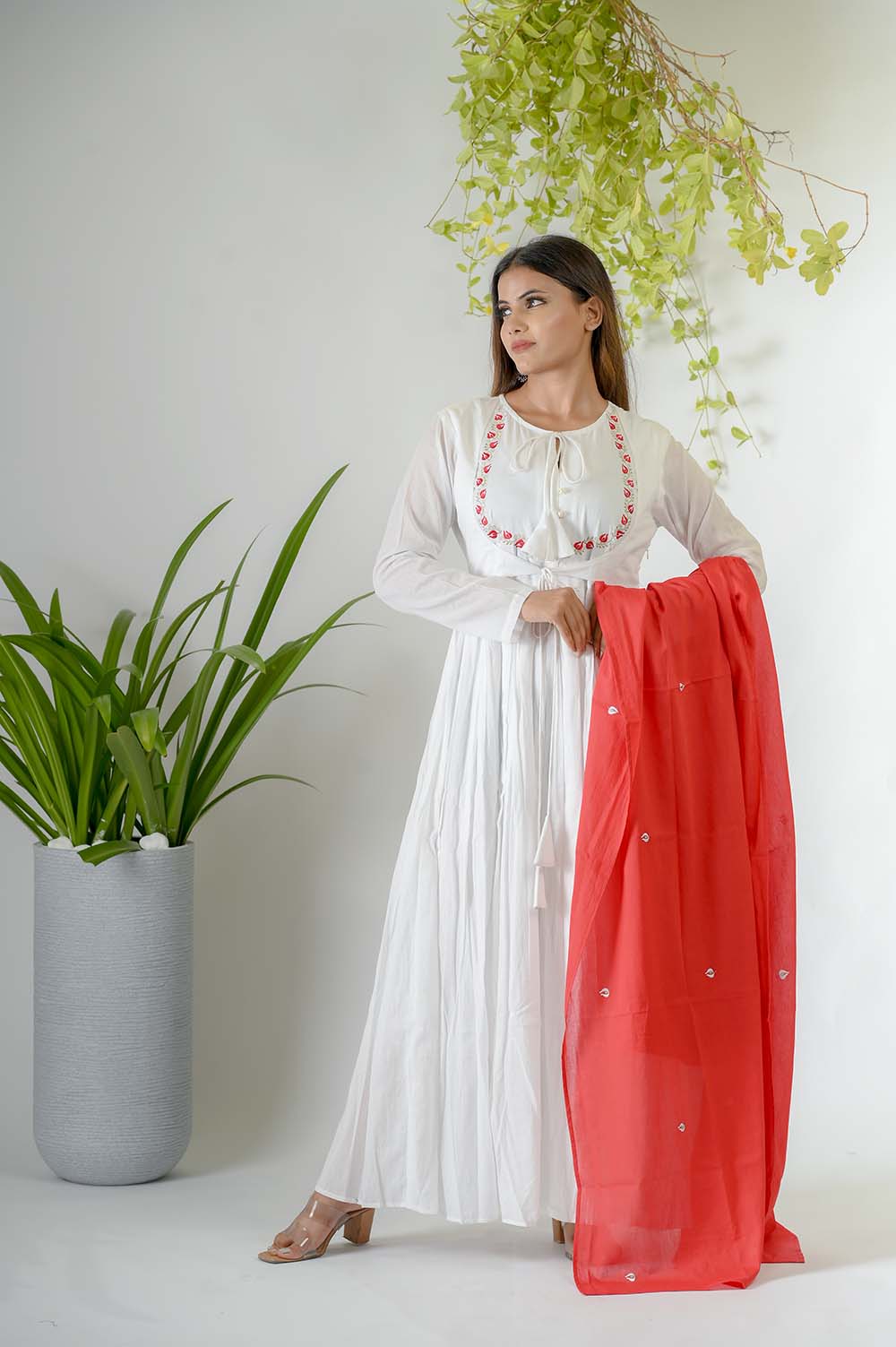 White Silk Thread & Zari Embroidered Kurta Set For Women - Front View | Oopnik