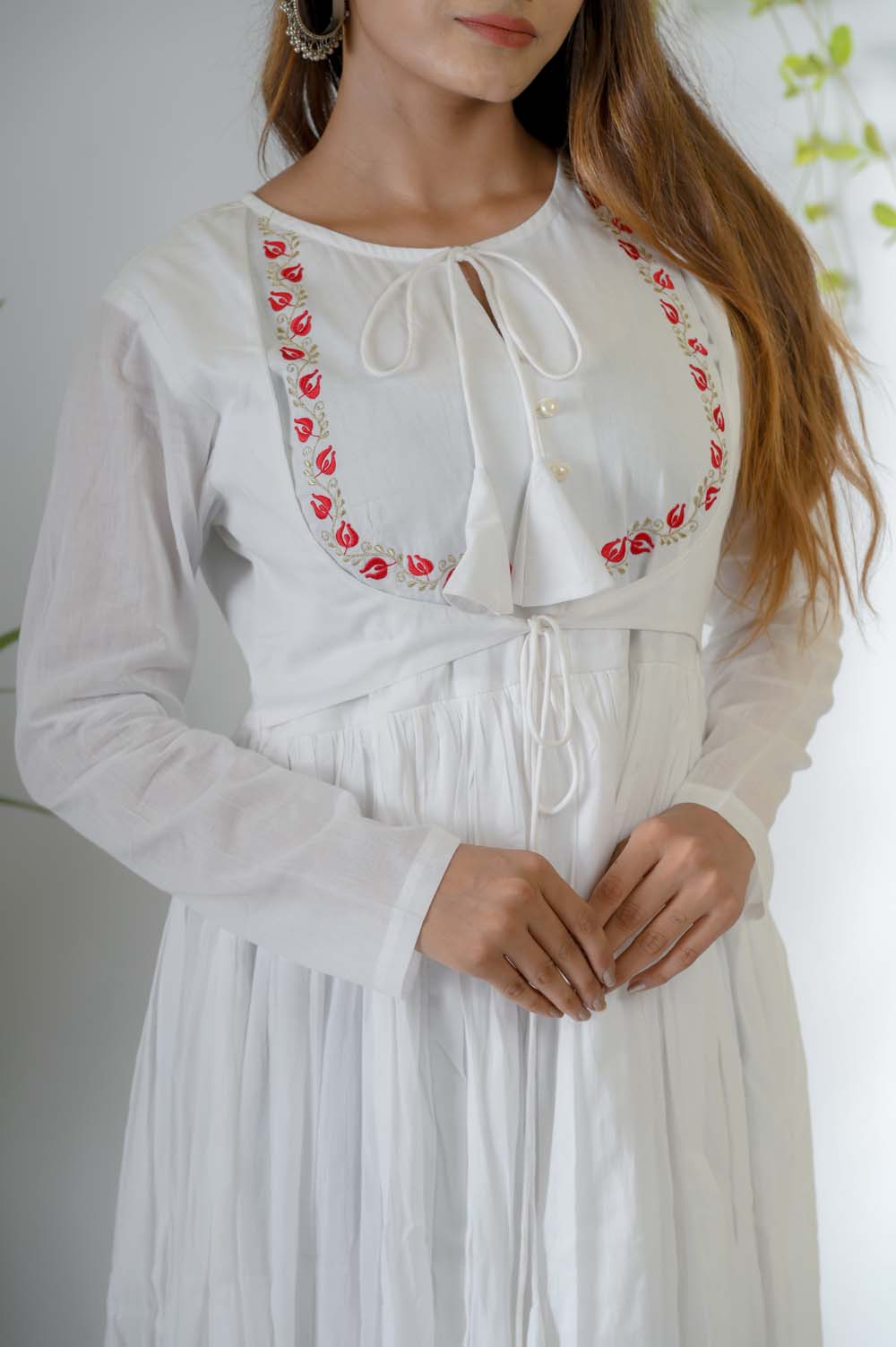 White Silk Thread & Zari Embroidered Kurta Set For Women - Closeup | Oopnik
